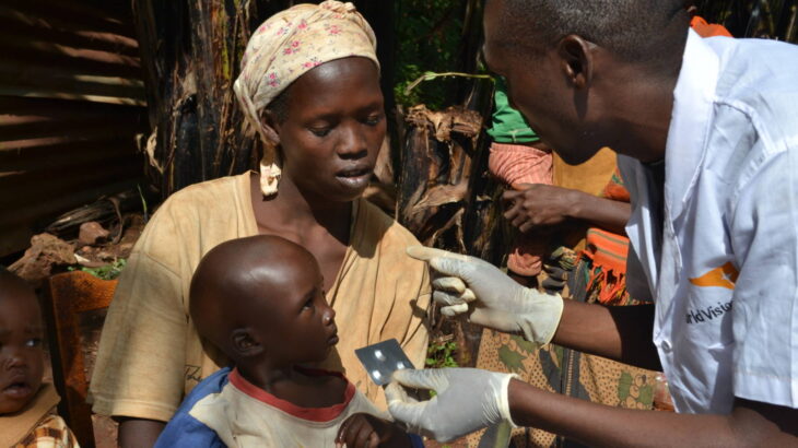 Diagnosi malarica in un villagio del Burundi